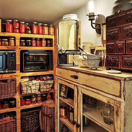 A Suite Retreat - Beyond Bed & Breakfast Sun Peaks Bagian luar foto