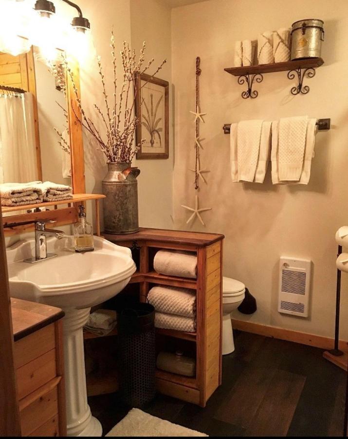 A Suite Retreat - Beyond Bed & Breakfast Sun Peaks Bagian luar foto
