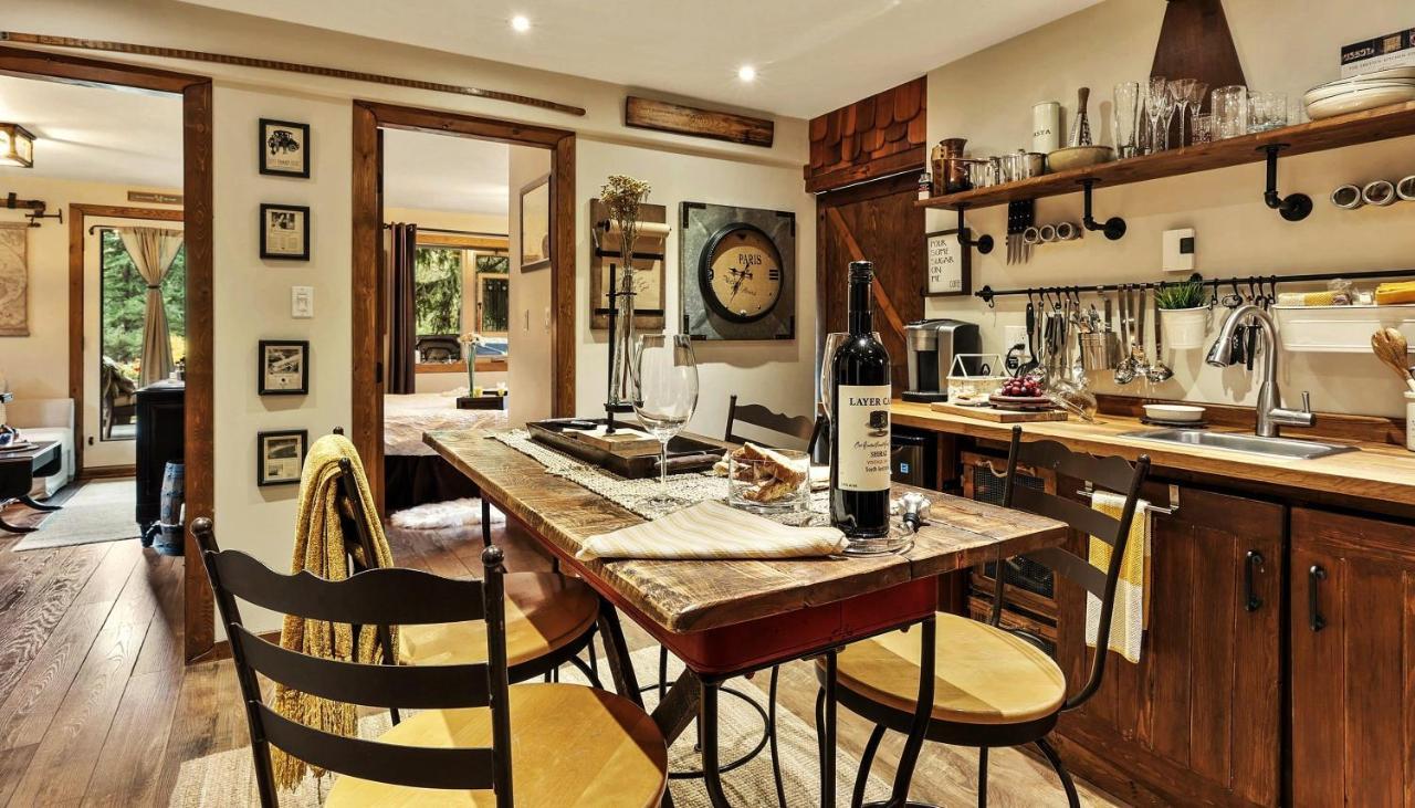 A Suite Retreat - Beyond Bed & Breakfast Sun Peaks Bagian luar foto