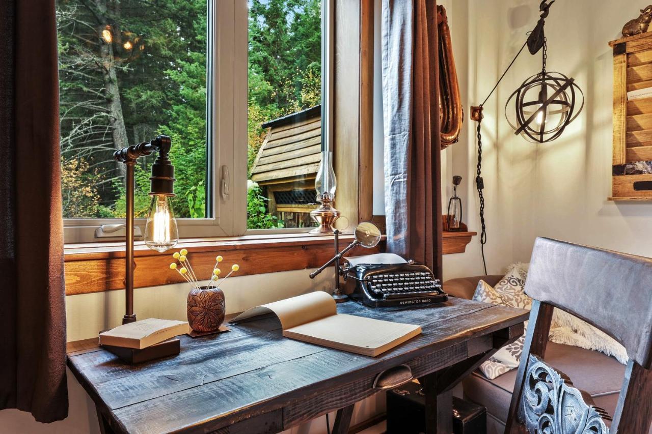 A Suite Retreat - Beyond Bed & Breakfast Sun Peaks Bagian luar foto