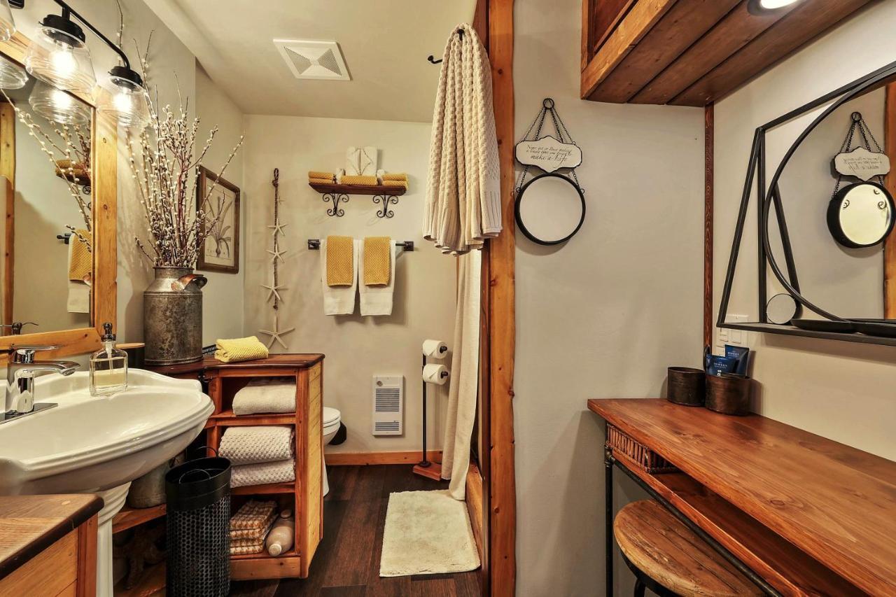 A Suite Retreat - Beyond Bed & Breakfast Sun Peaks Bagian luar foto