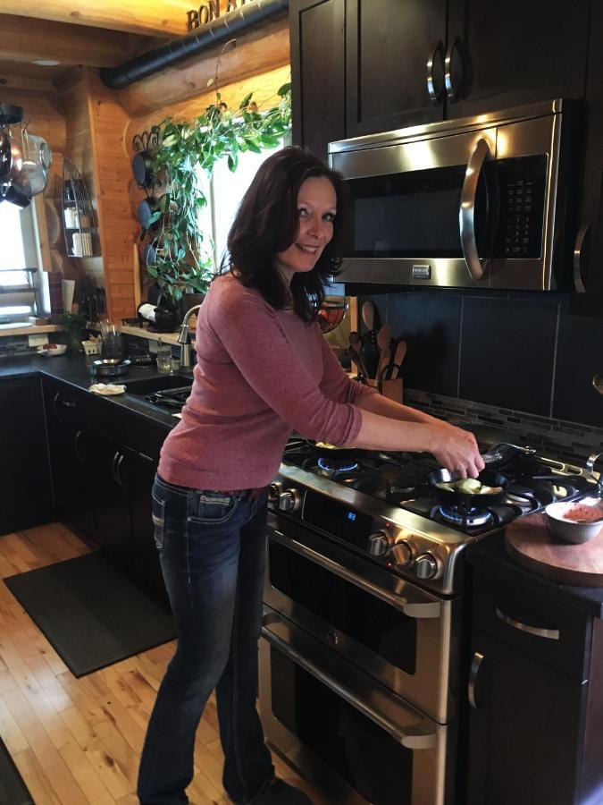 A Suite Retreat - Beyond Bed & Breakfast Sun Peaks Bagian luar foto