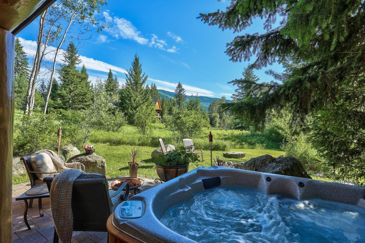 A Suite Retreat - Beyond Bed & Breakfast Sun Peaks Bagian luar foto
