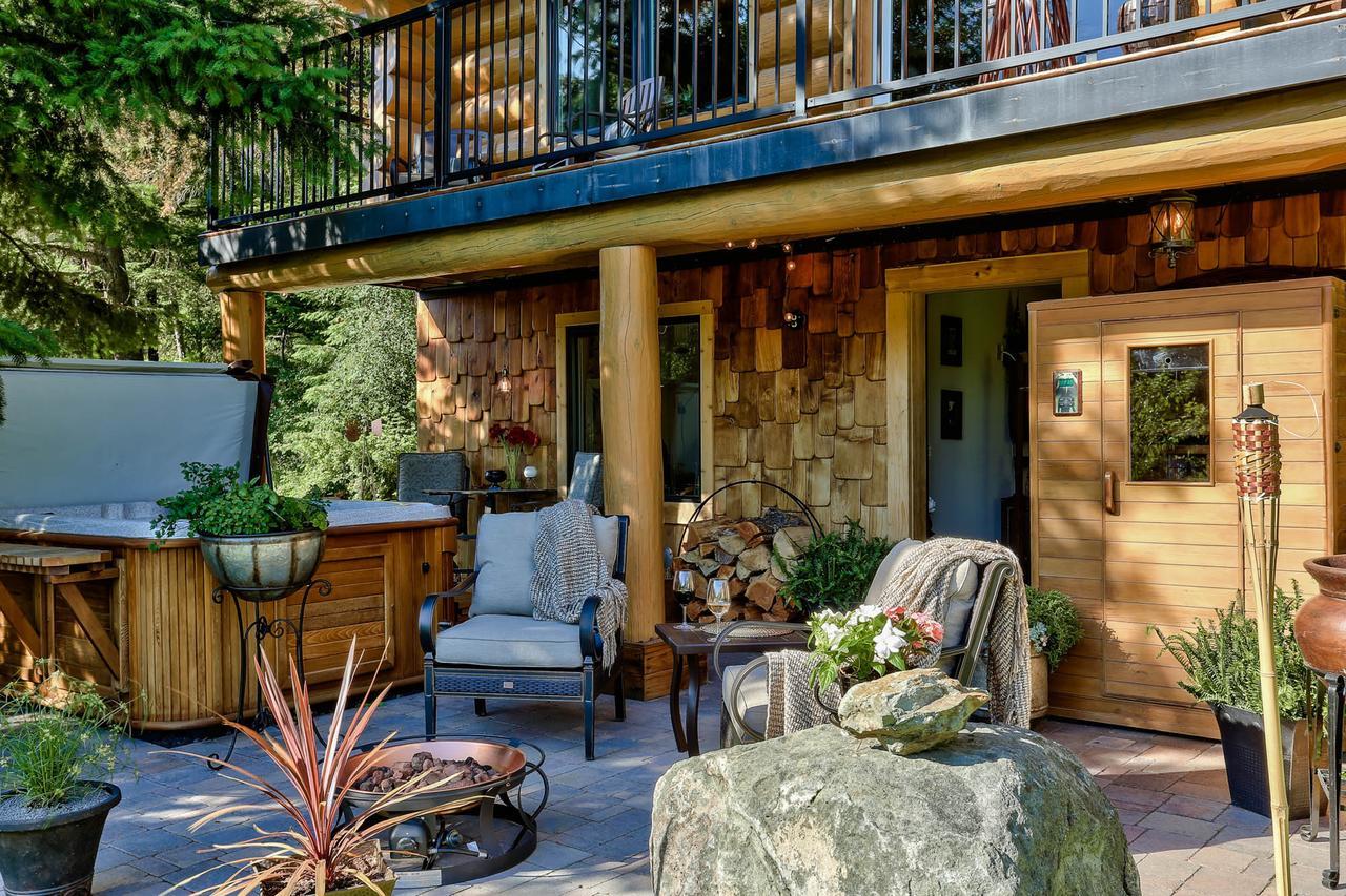 A Suite Retreat - Beyond Bed & Breakfast Sun Peaks Bagian luar foto