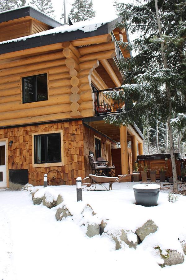 A Suite Retreat - Beyond Bed & Breakfast Sun Peaks Bagian luar foto