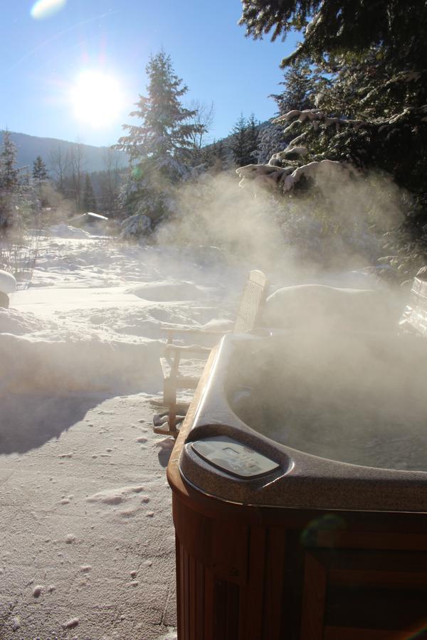 A Suite Retreat - Beyond Bed & Breakfast Sun Peaks Bagian luar foto